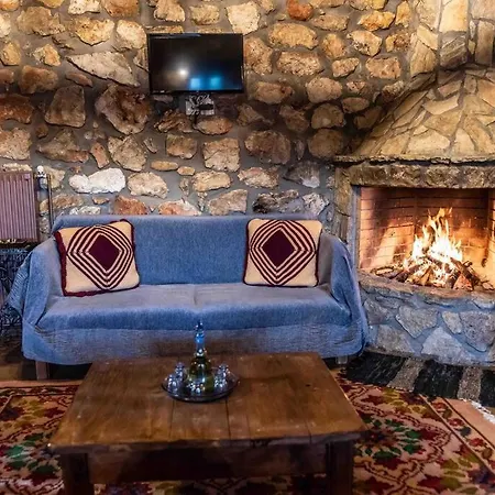 Ξενώνας Η Πλατεία * Agios Ioannis (Corinthia)